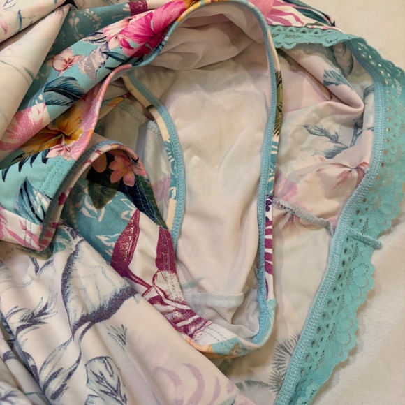 Torrid Bathing Suit Top Womens 3 Floral Criss Cross Strap Bra Swimsuit Plus - Picture 6 of 7